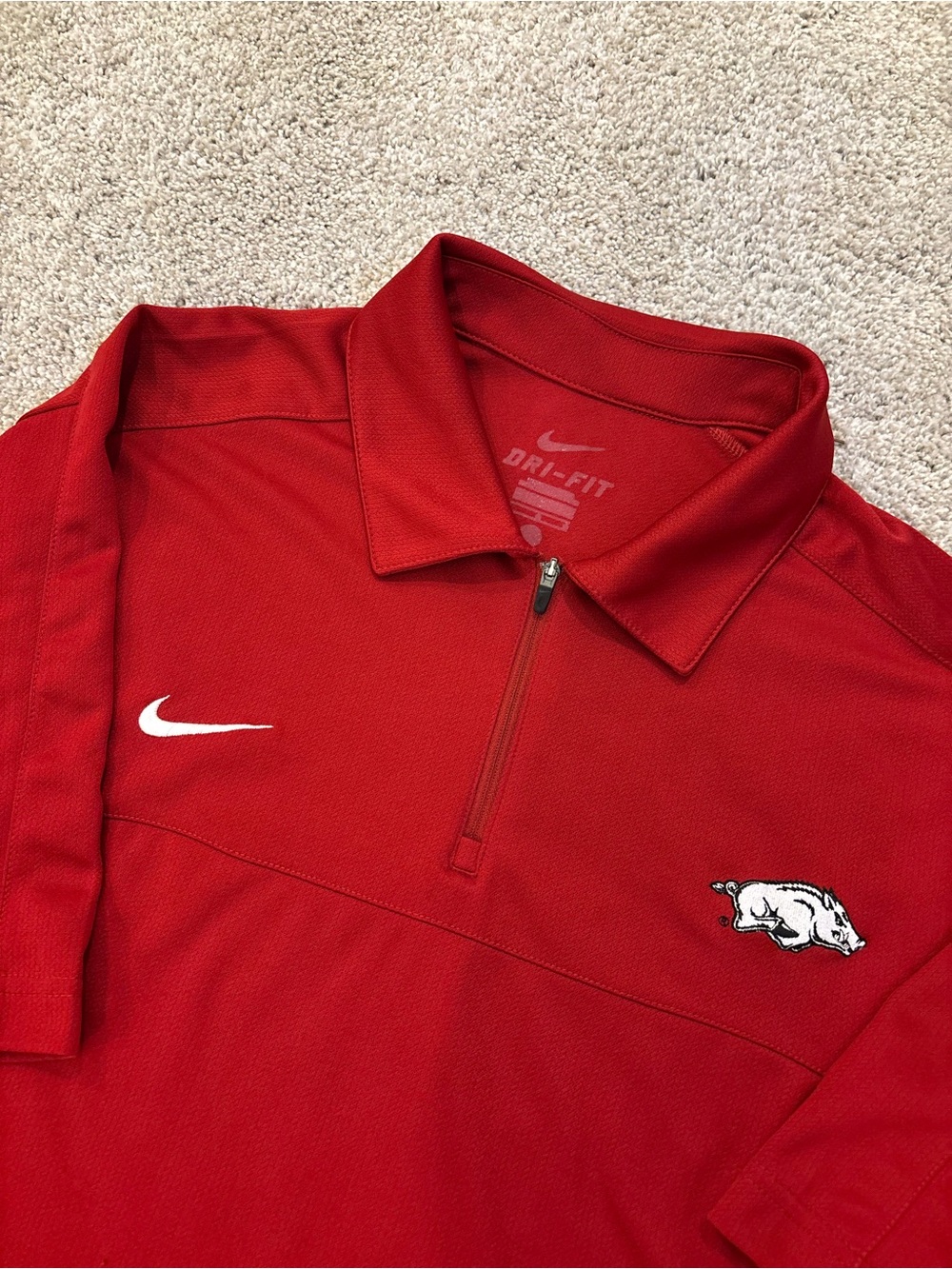 Nike Dri Fit Arkansas Razorbacks 1/4 Zip Short Sleeve Polo Shirt Mens L Red
